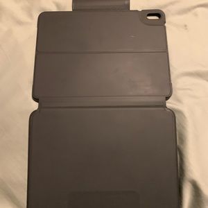Logitech slim folio iPad Pro 11
